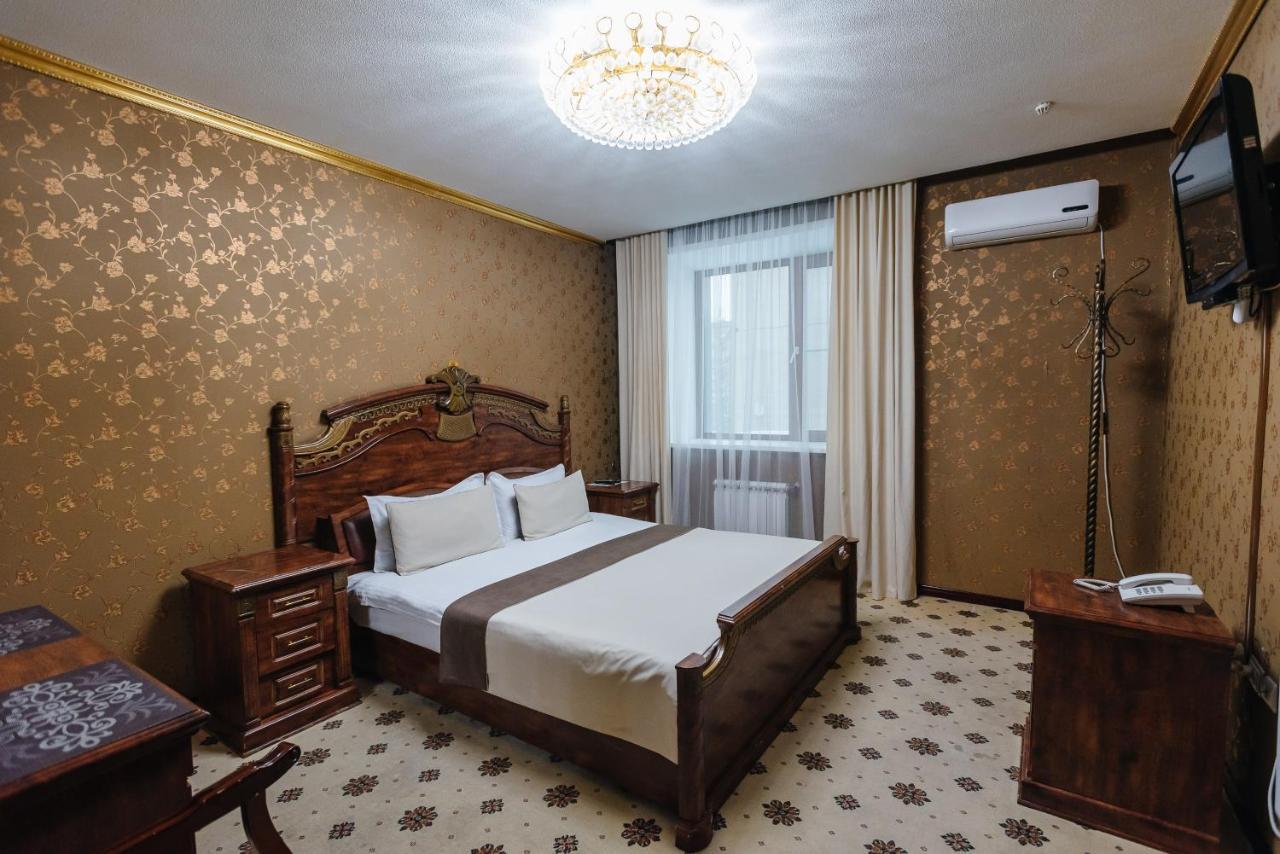 Altyn Adam Hotel ペトロパブロフスク エクステリア 写真