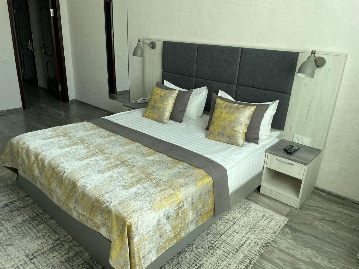 Altyn Adam Hotel ペトロパブロフスク エクステリア 写真