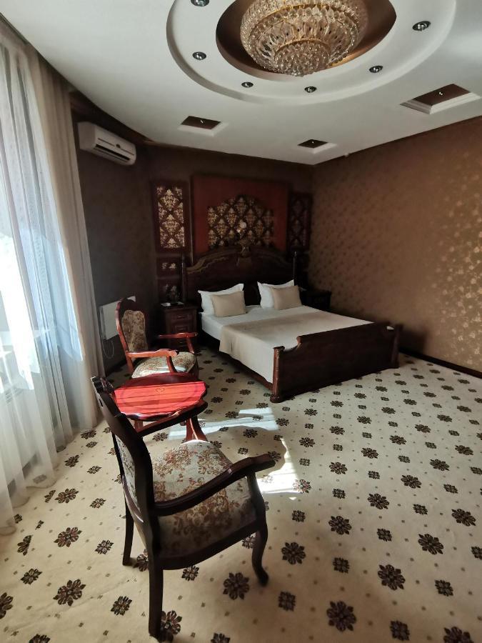 Altyn Adam Hotel ペトロパブロフスク エクステリア 写真