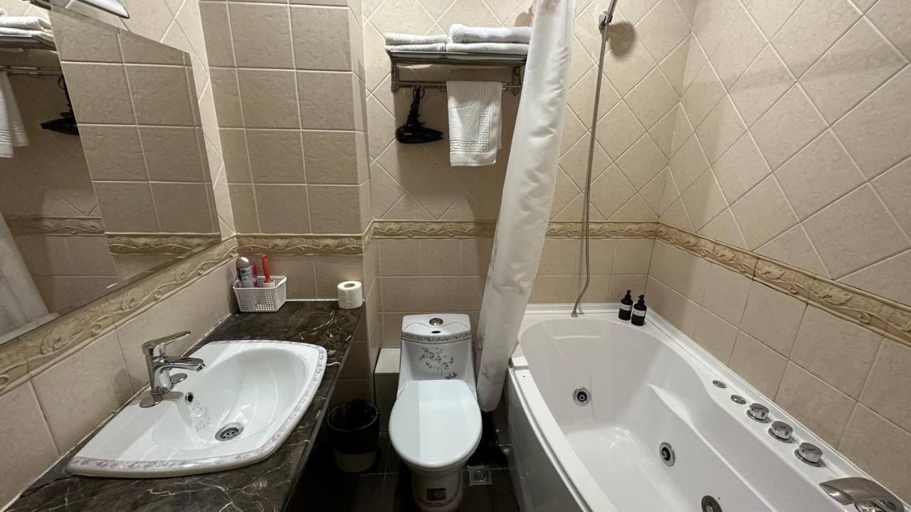 Altyn Adam Hotel ペトロパブロフスク エクステリア 写真