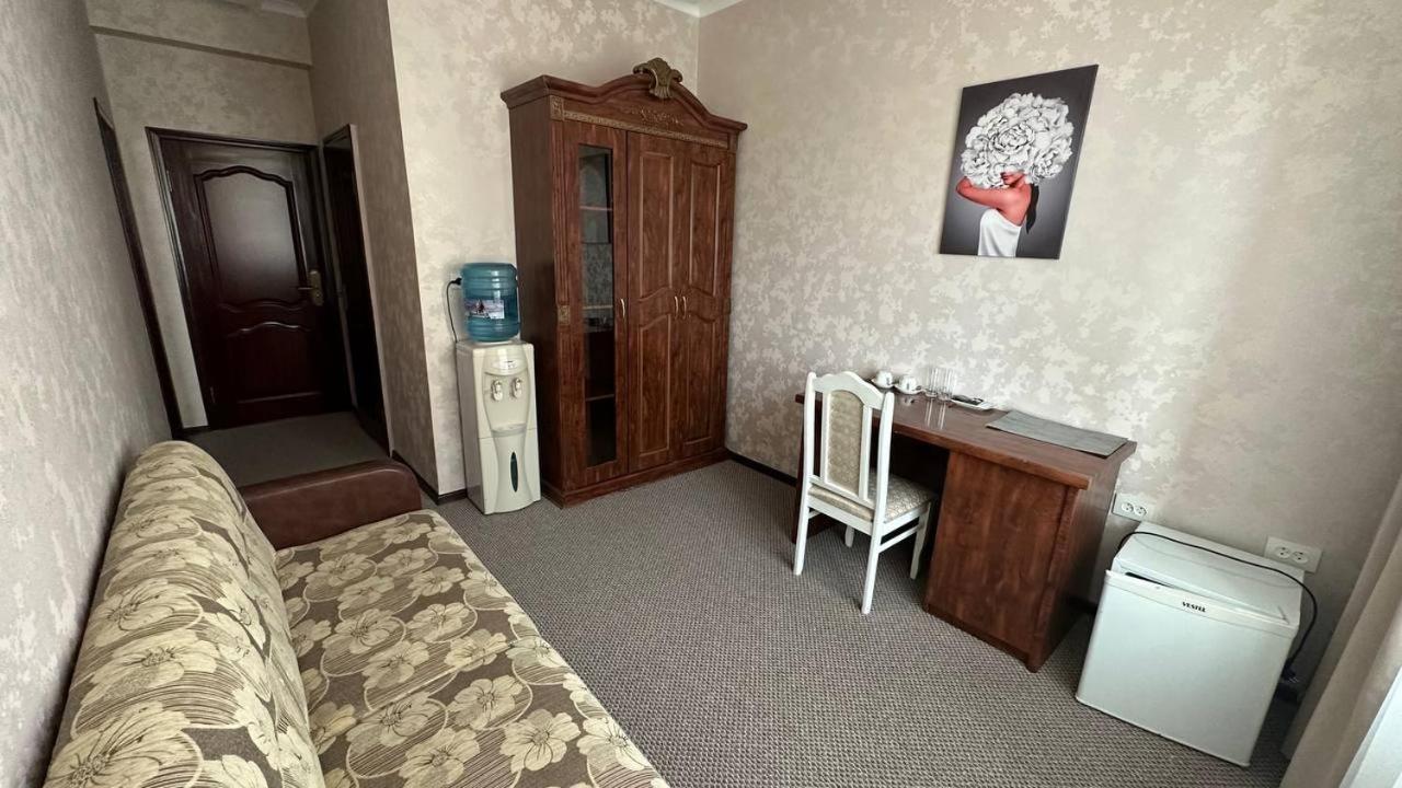 Altyn Adam Hotel ペトロパブロフスク エクステリア 写真