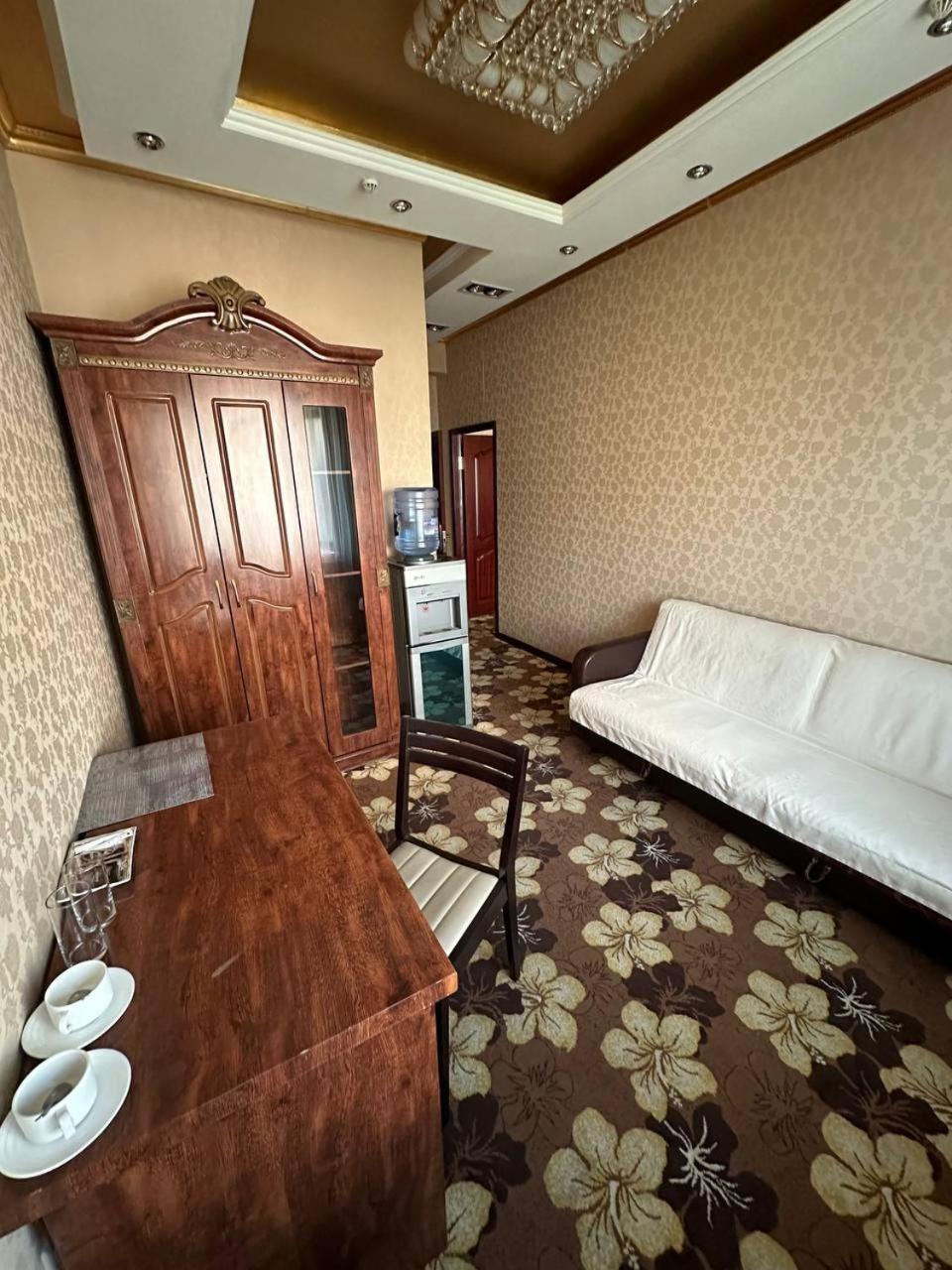 Altyn Adam Hotel ペトロパブロフスク エクステリア 写真