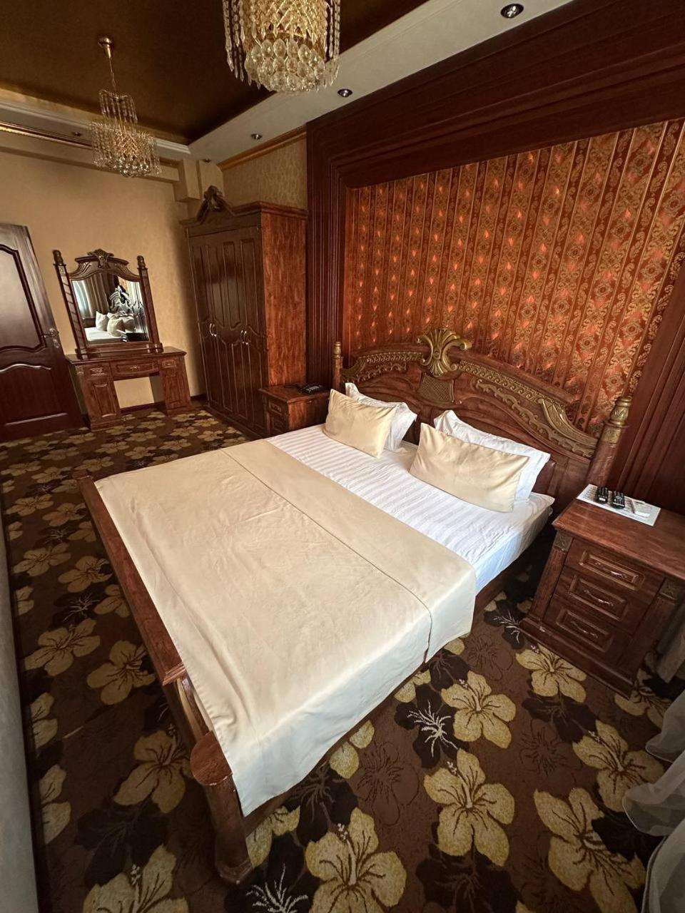 Altyn Adam Hotel ペトロパブロフスク エクステリア 写真