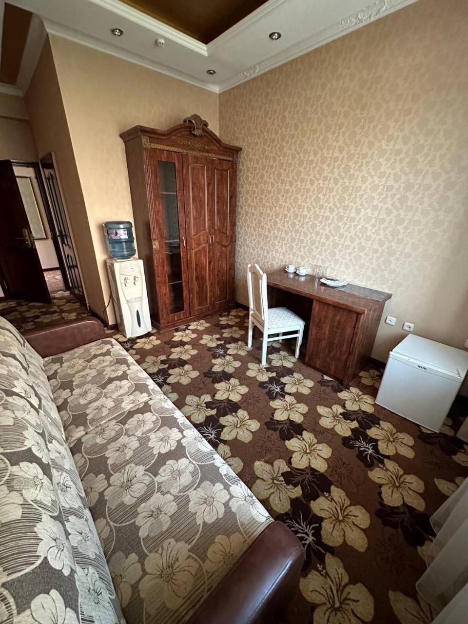 Altyn Adam Hotel ペトロパブロフスク エクステリア 写真