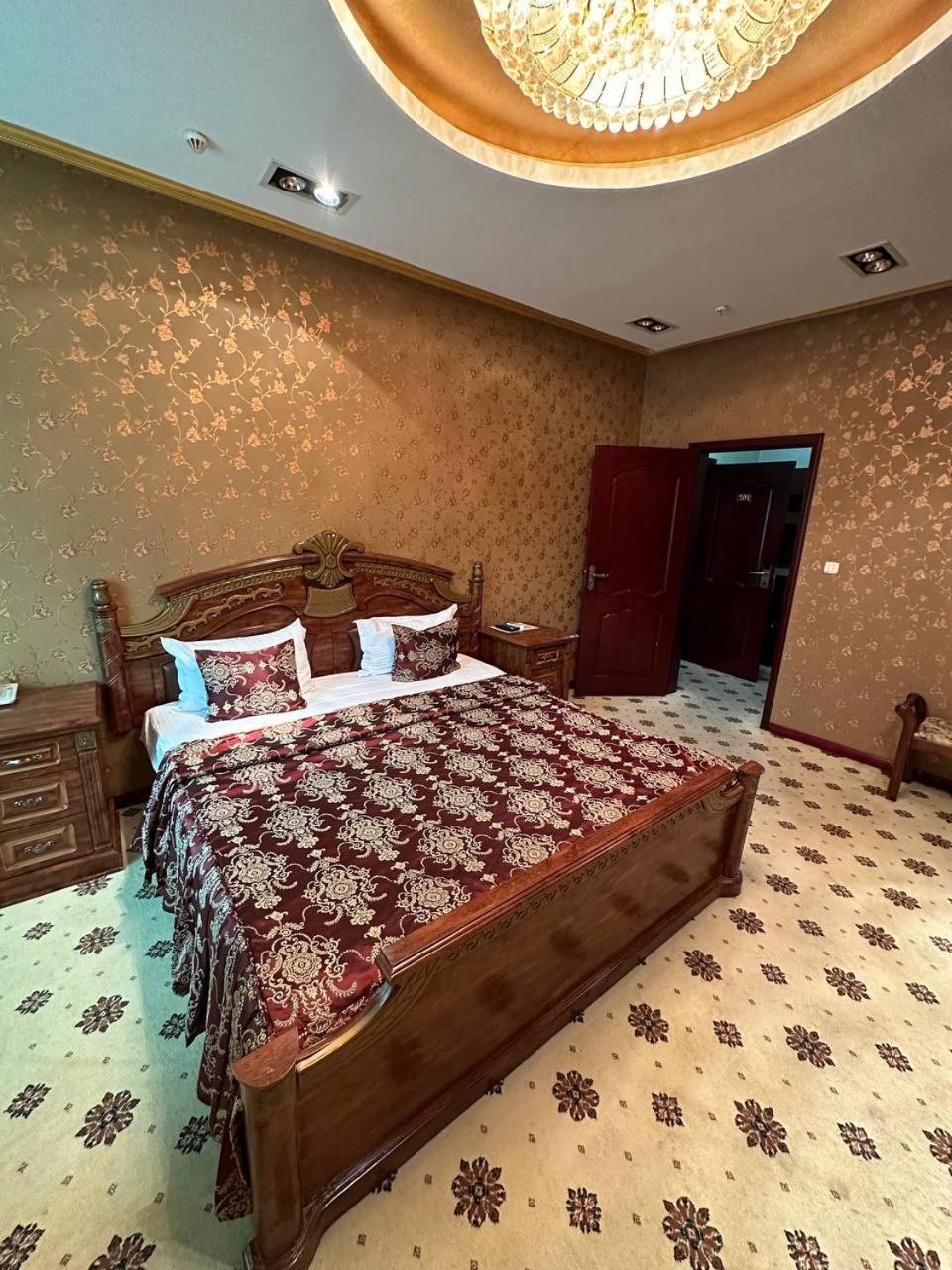 Altyn Adam Hotel ペトロパブロフスク エクステリア 写真