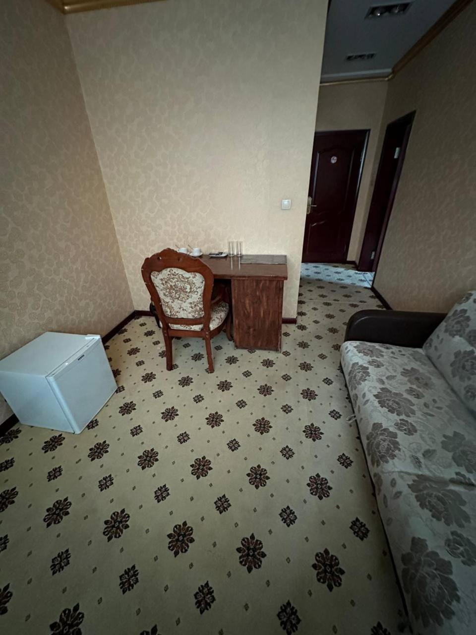 Altyn Adam Hotel ペトロパブロフスク エクステリア 写真