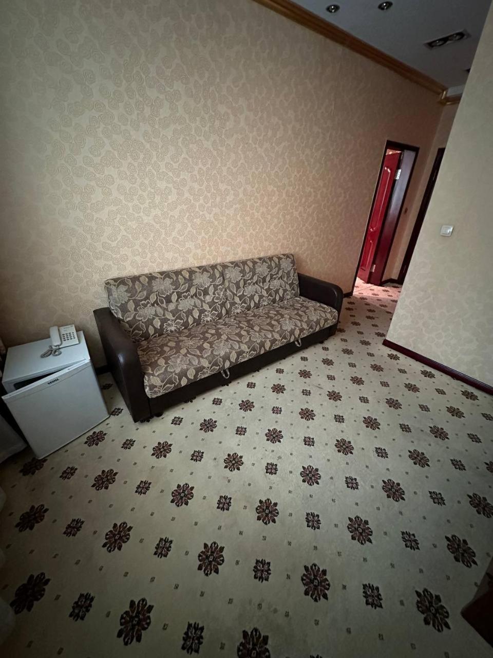 Altyn Adam Hotel ペトロパブロフスク エクステリア 写真