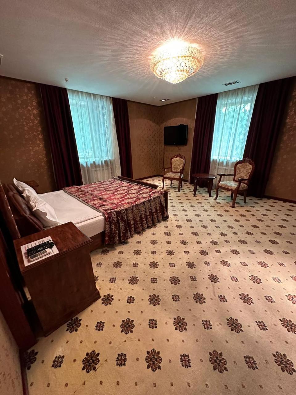 Altyn Adam Hotel ペトロパブロフスク エクステリア 写真