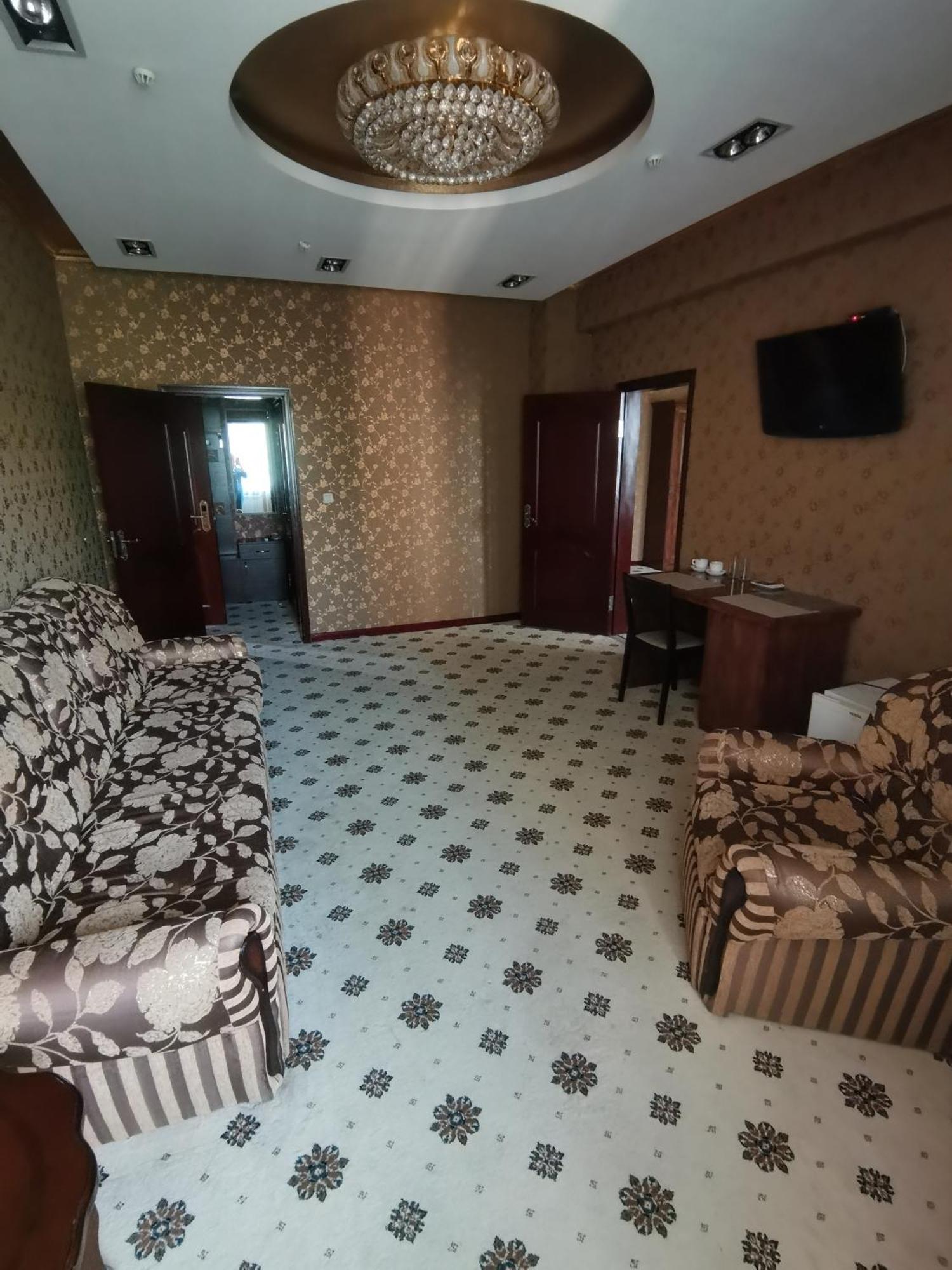Altyn Adam Hotel ペトロパブロフスク エクステリア 写真